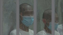 「受刑者はすべて殺人犯」ギャング4万人を収容 エルサルバドルの「巨大刑務所」の実態 食事はすべて手づかみ、運動時間は1日30分 |TBS NEWS DIG