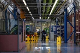 半導体製造装置銘柄に売り、中国が液浸型DUV露光装置を製造との報道| TBS CROSS DIG with Bloomberg