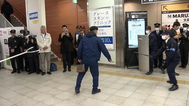 「刃物持っとんじゃけえのぉ」JR岡山駅でテロ対策訓練　不審者が刃物で駅員を脅して駅構内に侵入した想定で|TBS NEWS DIG