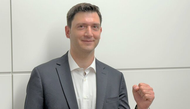 バレーボール女子日本代表、アクバシュ新監督が来日「出来るだけ強い根を作る」トルコからの長旅も「全く疲れてない」|TBS NEWS DIG