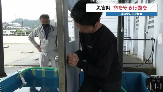 大人でも困難「浸水した扉は開かない」水深50cmで水圧100kgに　小学生が災害時の“もしも”を体験　熊本|TBS NEWS DIG