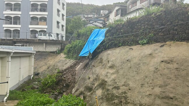 長崎市で建物裏ののり面が崩れる　幅5メートル高さ6メートルにわたり|TBS NEWS DIG
