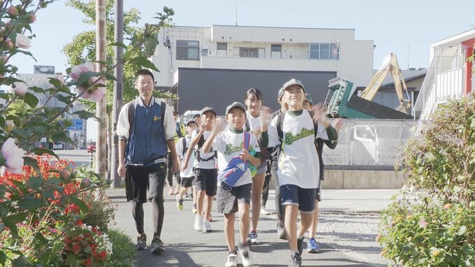 金沢マラソンの後半部分21キロ　児童らが歩いてコースを体験　|　石川県のニュース｜MRO北陸放送