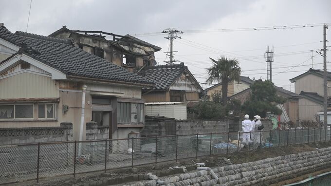 富山市の住宅火事から一夜明け実況見分　遺体の身元特定進める　|　富山のニュース｜天気・防災｜チューリップテレビ