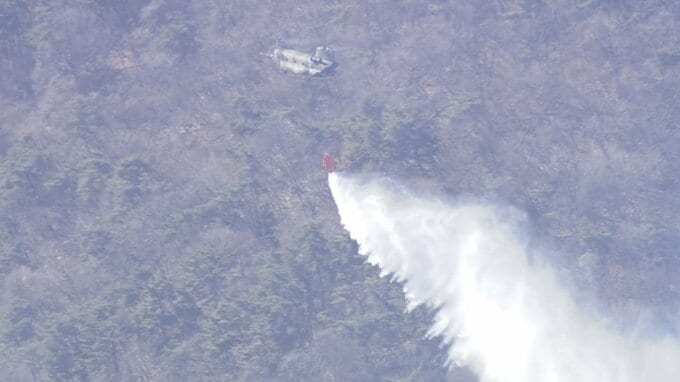 扇山の山林火災は発生から４日目　延焼続き鎮圧のめどたたず　火は最も近い住宅まで約30メートルに迫る　火の不始末など人為的な理由で出火か　山梨・上野原市　|　山梨のニュース | ＵＴＹテレビ山梨