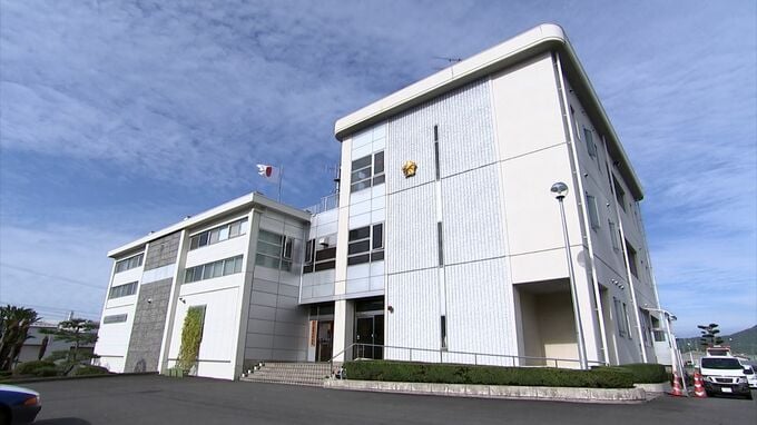 「軽トラが爆発した」と通報　駐車中の軽トラックの積載物が燃える火事　荷台を確認しようとしたとみられる買い物客の男性（70）が軽傷【香川】|TBS NEWS DIG