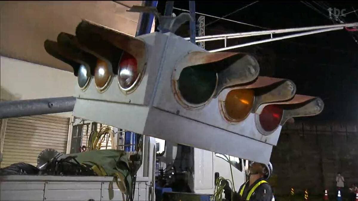 本物の信号機最終値下げ 本物の信号機最終値下げ - メルカリ