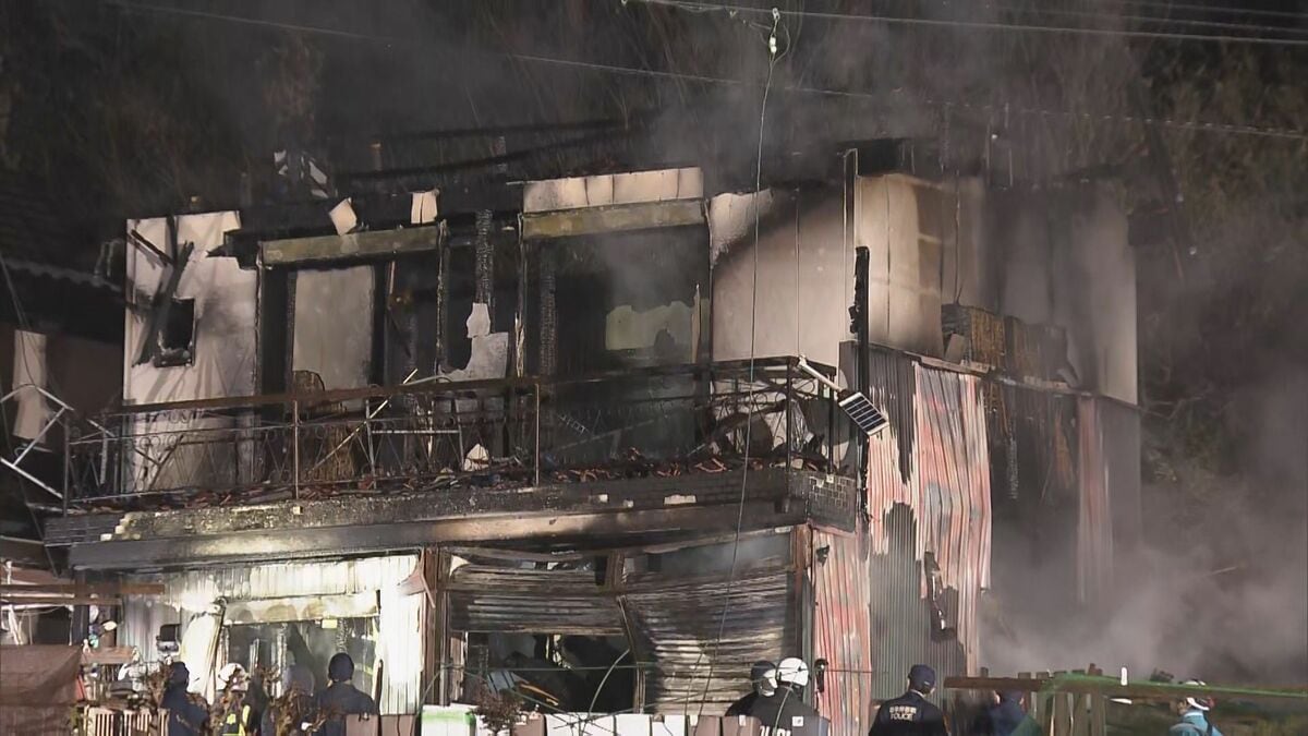 深夜の住宅火災 焼け跡から2人の遺体見つかる 連絡が取れない13歳の三男と11歳の長女か 岐阜・関市