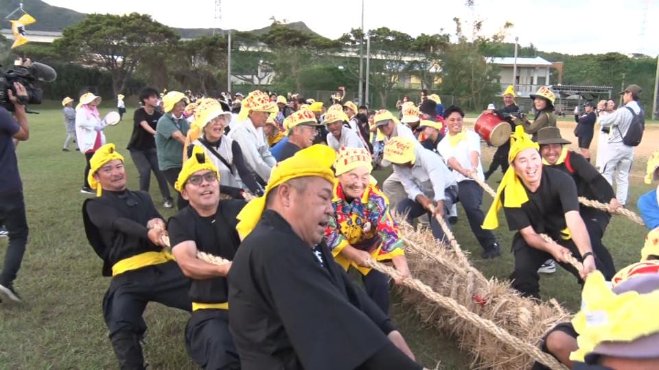 開催自体が極めて珍しい綱引き行事「スナヒチ」　戦後4回目、20年ぶり開催で賑わい　金武町伊芸区