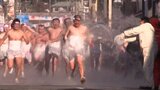 天下の奇祭の伝統行事が4年ぶり復活 沿道から男衆に水かけ無病息災祈る 大東大原水かけ祭り 岩手・一関市|TBS NEWS DIG