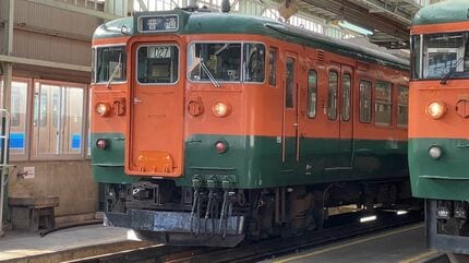 115系300番台　D27編成 115系300番台 D27編成 岡山の湘南色” 最後の現役115系300番代 D‐26・D