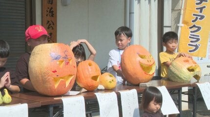 ハロウィーンジャンボカボチャ ジャンボカボチャ祭」最大43キロ登場 子どもたちがハロウィーン工作も