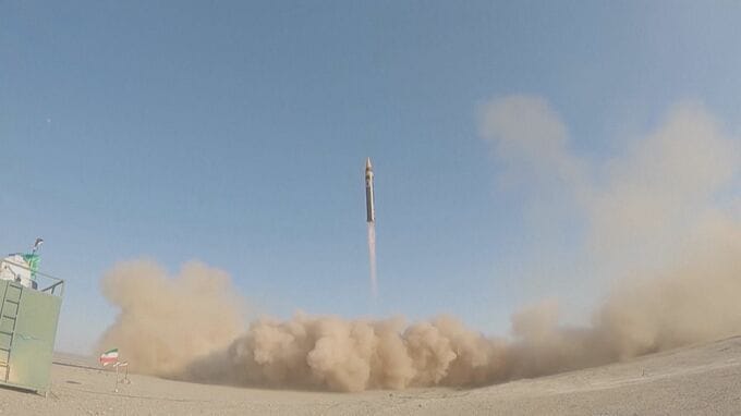 イランが新型弾道ミサイル「ハイバル」発射実験成功　国営メディア報道　1.5トンの弾頭搭載可能、射程2000キロ|TBS NEWS DIG