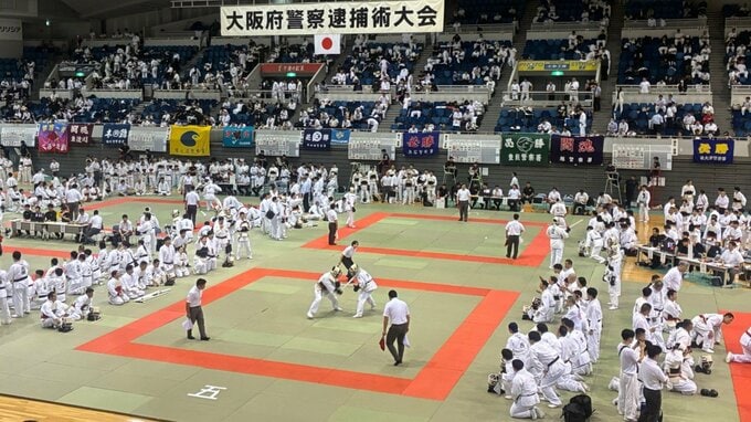 けがさせずに犯人を取り押さえる『逮捕術』の大会　約１１００人の警察官が集い技術競う　大阪府警　|　MBSニュース | 関西の最新ニュースを分かりやすく。