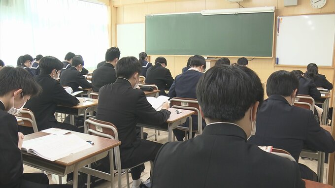 青森県内49校で県立高校入試　全日制は平均倍率『0.94倍』と2015年度以降で最低　遅刻や試験でのトラブルなどの報告なし　混乱なく終わる　合格発表は15日　|　青森のニュース│ATV NEWS│青森テレビ