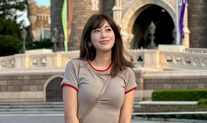 【 中川安奈 】　ディズニー満喫スタイル「待ち時間はみんなでしりとり」　シンデレラ城を背景に笑顔の写真公開|TBS NEWS DIG