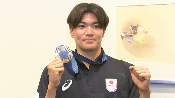 競泳日本代表選手団が帰国、400m個人メドレー銀の19歳・松下知之　ご褒美は「実家のご飯」今大会唯一のメダリスト【パリ五輪】|TBS NEWS DIG