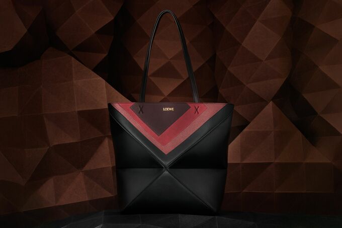 ロエベ新作トート、ノートＰＣも収納可能－コレクターズアイテムにも