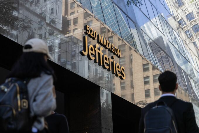 米若手銀行員の死因、薬物併用と報告書で判明－過労文化巡る議論再燃