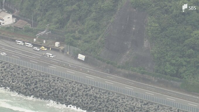 国道1号バイパスにコンクリート片が散乱 複数の車がパンクして立ち往生 のり面のコンクリートがはがれ落ちたか=静岡　|　静岡のニュース | SBSNEWS | 静岡放送