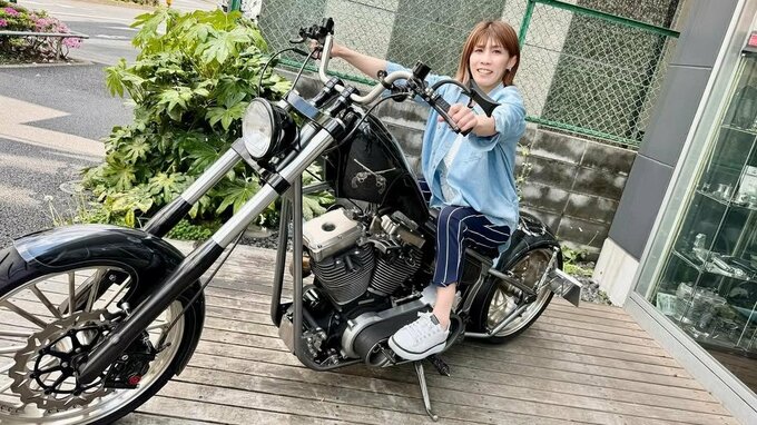 【吉田沙保里】「chopper♡」憧れの大型バイク「#ハーレー」にまたがって得意気「免許持ってないけど」　フォロワー「ようこそ」|TBS NEWS DIG