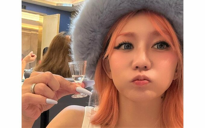 【 倖田來未 】　「ひゃーーー　呑んだらこんな顔なります。爆」　中国の「全然可愛くない度数のお酒！！」を堪能|TBS NEWS DIG