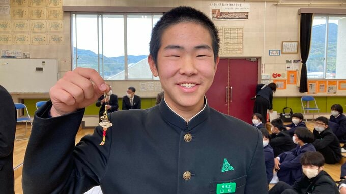 「へのかっぱの気持ちで乗り切って」受験生たちに『かっぱのストラップ』のプレゼント　|　熊本のニュース｜RKK NEWS｜RKK熊本放送