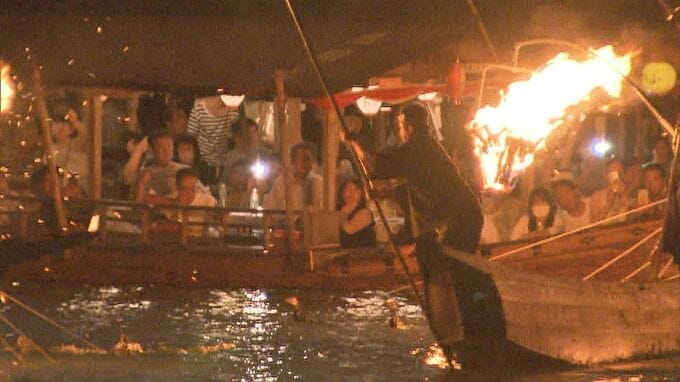 乗客2人軽傷の座礁事故以来運航を取りやめていた長良川鵜飼の観覧船　22日に運航再開し26隻600人が船内から鵜飼楽しむ　　|　名古屋・愛知・岐阜・三重のニュース【CBC news】 | CBC web