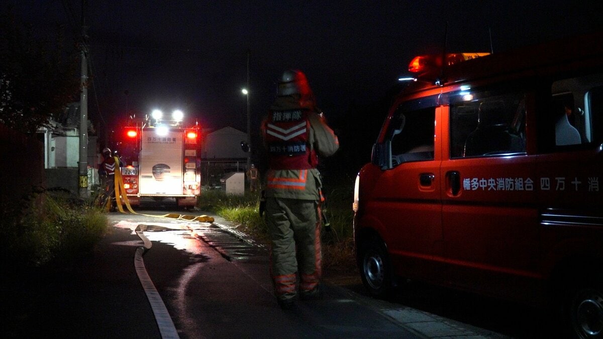 「倉庫が燃えています」と消防に通報　高知県四万十市で倉庫を全焼する火事　けが人なし