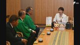 高市総理に「クラウンメロン」のプレゼント静岡県の生産者らが贈呈「世界の皆さんに食べていただけるようなメロンをこれからも」　|　静岡のニュース | SBSNEWS | 静岡放送