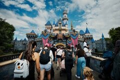 ディズニー、4－6月期利益が予想上回る－動画配信・テーマパーク好調| TBS CROSS DIG with Bloomberg