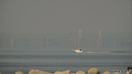 橋が部分的に反転” 蜃気楼を観測…富山湾で今年15回目 魚津埋没林博物館