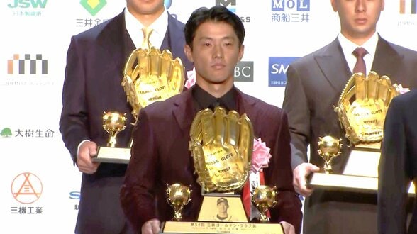 「辰己が普通で来るのは奇跡に近い」楽天・辰己涼介、落ち着いた“えんじ色のスーツ”で登場、昨年の“全身ゴールド”から一転|TBS NEWS DIG