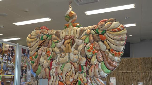 “被災した着物”に新たな命を 復興への祈りを込めた高さ３メートルのオブジェ「鳳龍」石川県の能登空港で展示開始|TBS NEWS DIG