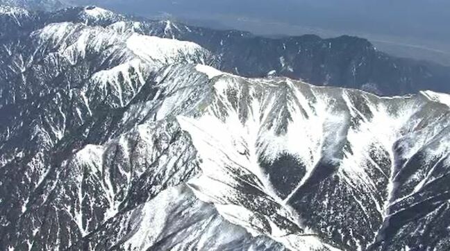 雪山で42時間耐えて2日ぶりに救助 東京都の48歳男性 滑落して腕の骨折る大けがも命に別条なし 遭難当日と翌日は強風などに阻まれ救助できず3日目の早朝にヘリコプターで搬送 長野・北アルプス大天井岳|TBS NEWS DIG