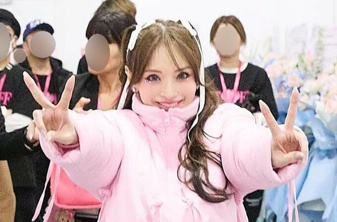 【浜崎あゆみ】　アジアツアー「舞台裏」写真に反響　「ダブルピース可愛い」　スタッフとハイタッチも|TBS NEWS DIG