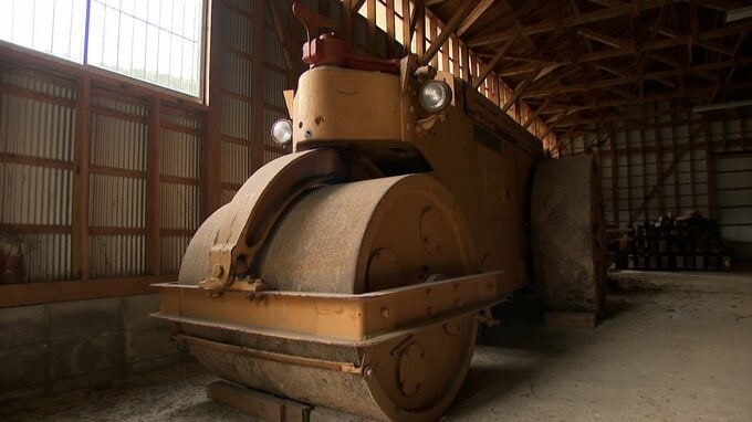 8トン超えもパワステなし...倉庫に残る60年以上前のロードローラー　土木の現場からは引退もSNSを舞台に会社・業界に貢献中！　|　高知のニュース・天気｜KUTV NEWS | KUTVテレビ高知