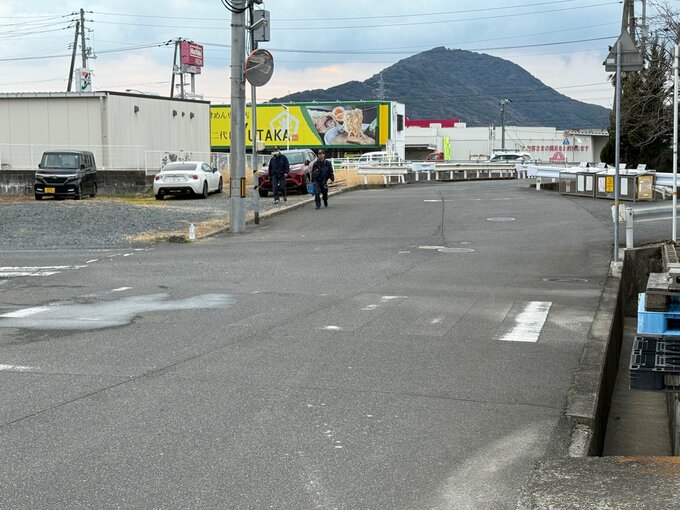 道幅狭い交差点で出会い頭に衝突か　山口県周南市で原付バイクの男性１人重体　|　山口のニュース・天気・防災｜tys NEWS｜ｔｙｓテレビ山口