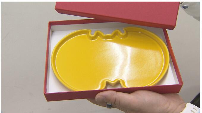 可愛すぎる！「福砂屋400周年記念商品」コウモリの皿・ハンカチ・バック　|　長崎のニュース | 天気 | NBC長崎放送