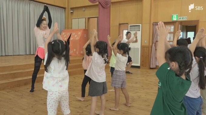 全身を使う「うなぎエクササイズ」子どもたちがチャレンジ  筋トレ要素も...幼児向けにアレンジしたパターンを披露＝浜松市|TBS NEWS DIG