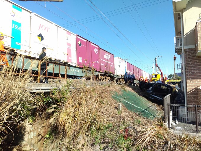 踏切内に乗用車…貨物列車と衝突で女性が死亡　山陽線で一時運転見合わせ　|　山口のニュース・天気・防災｜tys NEWS｜ｔｙｓテレビ山口