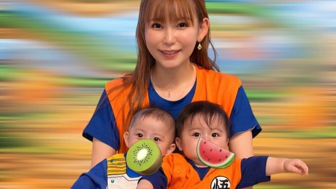 【 中川翔子 】双子〝悟空＆ベジータ〟のコスプレでご満悦「ドラゴンボール服、とどいた！！」背景にAI合成でノリノリ|TBS NEWS DIG