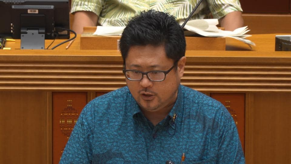 米海兵隊員強盗殺人事件で県議会が抗議決議