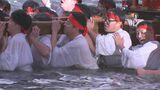 しめ込み姿の若者が神輿を担いで川を渡る 日本三大裸祭りのひとつ「秋の大祭」 大分 | 大分のニュース|OBS NEWS|大分放送