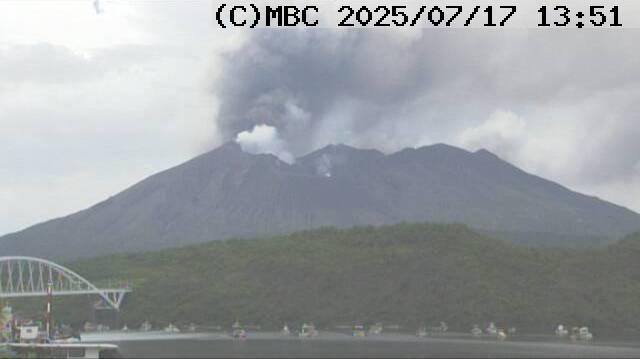 桜島が爆発　噴煙3300メートル　灰は火口から北西の鹿児島市吉野方向へ【～17日19時までの降灰予想（詳細）】|TBS NEWS DIG