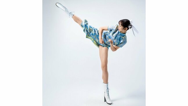 【 堀江聖夏 】　水色のドレスでハイキック　" 春麗ポーズ " を披露　「本当に春麗みたいだー！」「角度ゴイスー」「ナイス〜キック！」など反響続々|TBS NEWS DIG