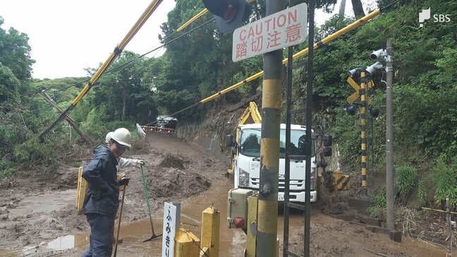【台風6号影響】斜面の土砂が線路に流入の伊豆急行 復旧作業進められるも全線復旧のめどは立たず=静岡・河津町|TBS NEWS DIG