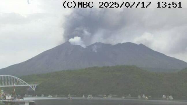 桜島が爆発 噴煙3300メートル 灰は火口から北西の鹿児島市吉野方向へ【~17日19時までの降灰予想(詳細)】|TBS NEWS DIG