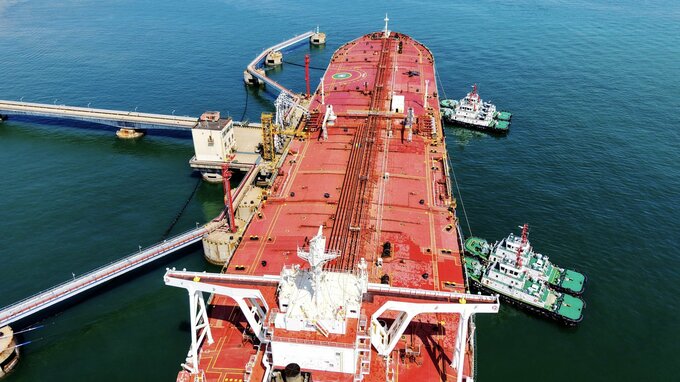 中国のタンカー、ホルムズ通過うかがう－商船三井は状況見極め