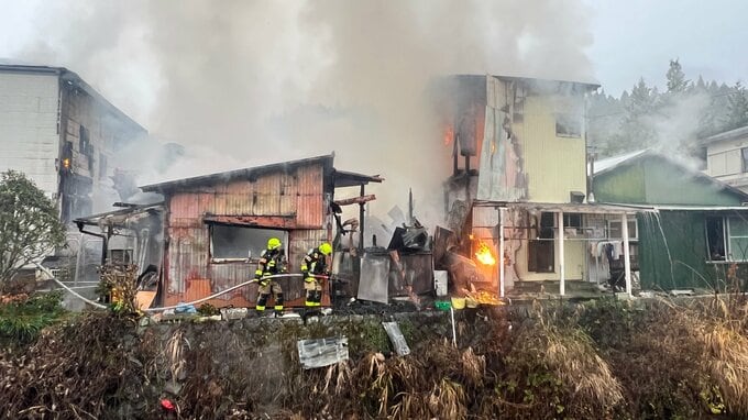 小田原市久野の住宅で火事　住宅から1人の遺体　神奈川県警・消防|TBS NEWS DIG